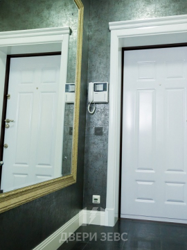 Входная дверь с отделкой МДФ белого цвета