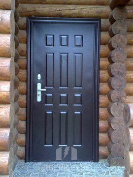 Металлическая дверь для деревянного дома